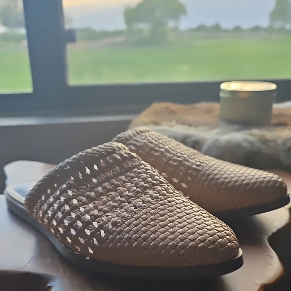 SM New York Tan Mules with Woven Texture 7.5 - Picture 4 of 8